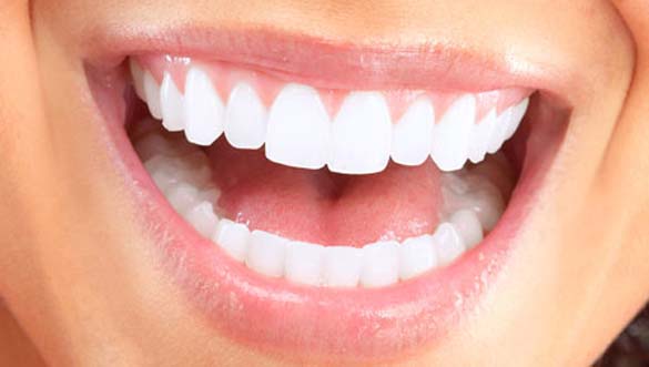 Γίνε ο οδοντίατρος του εαυτού σου!- Κόλπα για να καθαρίσεις την πέτρα των δοντιών στο σπίτι σου